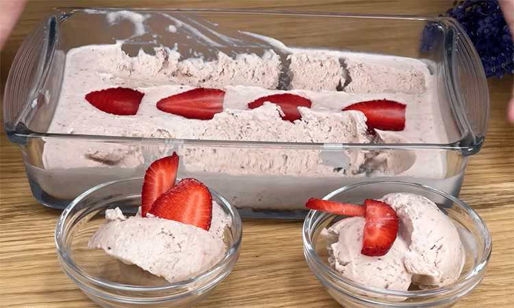 Înghețată făcută acasă cu Capsuni și Banane: O Delicatesă Rapidă și Racoritoare