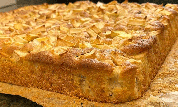 Prajitură Gustoasă cu Mere: Rețeta Rapidă pentru un Deliciu Ușor de Pregătit