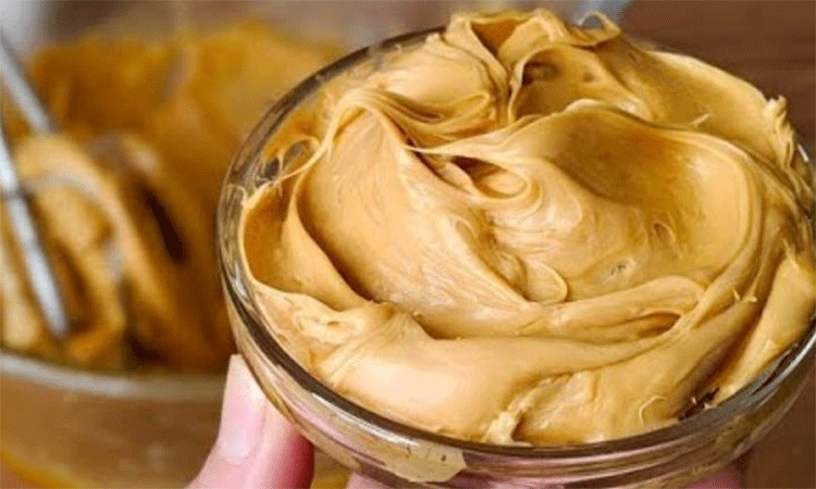 Rețetă Simplă de Cremă de Caramel – Un Deliciu pentru Decorarea Deserturilor Tale