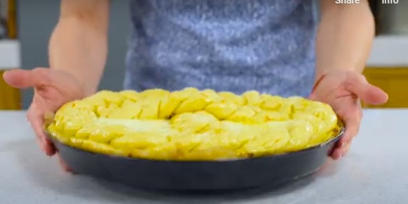 Bucurați-vă de o pasca tradițională perfectă cu această rețetă ușor de pregătit!