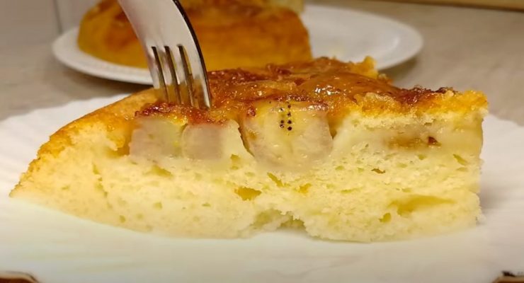 Chec Moale și Pufos cu Mere și Banane, Făcut la Tigaie – Cu Doar un Ou în Aluat!