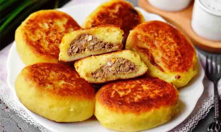 Chifteluțe din Piure de Cartofi cu Umplutură de Ficatei de Pui și Ceapă – O Delicatesă Savuroasă