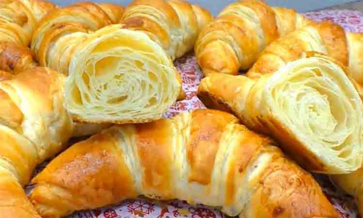 Cum facem cele mai bune Croissante cu Unt – Pufoase, Gustoase și Aromate