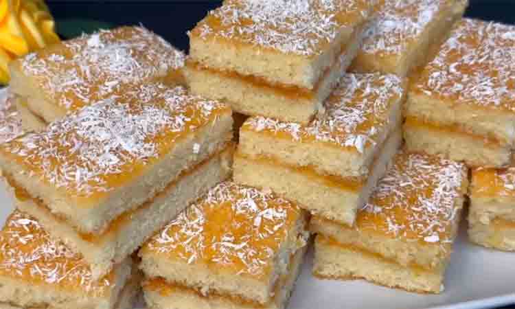 Descoperă Prăjitura cu Iaurt, Gem si Lapte – Rapidă și Foarte Ușor de Preparat