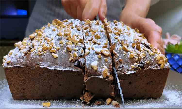 Descoperă Reteta Simplă de Chec cu Banane și Ciocolată – Deliciu Irezistibil pentru Întreaga Familie