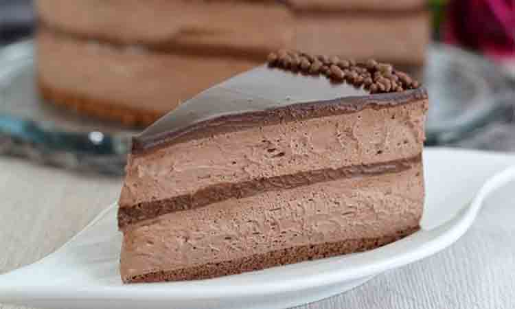 Descoperă Reteta de Tort cu Blat și Glazură de Ciocolată – Un Desert Irezistibil