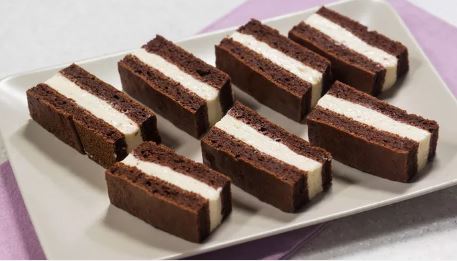 Descoperă cum să pregătești Prăjitura Felie de Lapte, un desert adorat de cei mici și nu numai