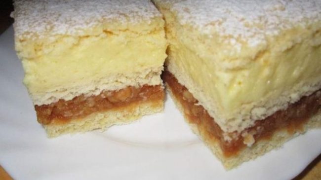 Descoperă o rețetă delicioasă de plăcintă cu mere și budincă de vanilie, perfectă pentru orice ocazie