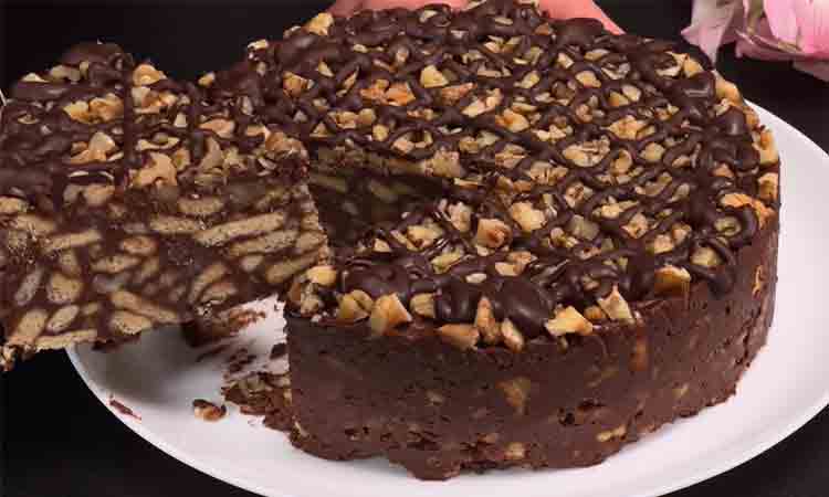 Descoperă reteta de Tort de biscuiți și nucă – Rețetă simplă, fără coacere și ușor de pregătit