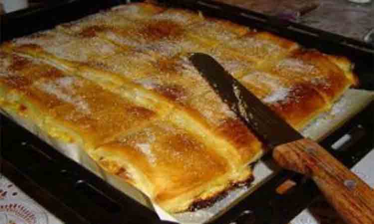 Descoperă rețeta mea preferată de prăjitură cu brânză, un deliciu ce ne aduce aminte de copilărie