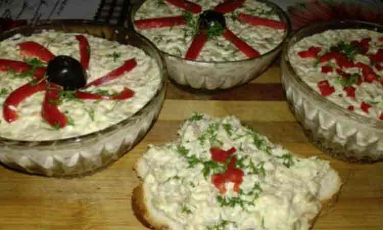 Descoperă rețeta noastră delicioasă de salată cu piept de pui și ciuperci, perfectă pentru masa de Paste