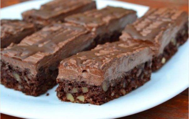 Descoperă rețeta pentru cea mai simplă și delicioasă prăjitură cu ciocolată, perfectă pentru orice ocazie.