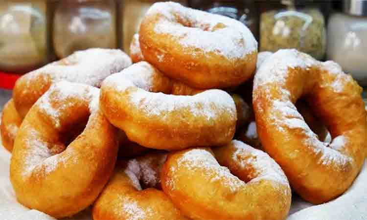 Descoperă rețeta secretă pentru gogoși pufoase, cu un truc simplu care le va face irezistibile: adăugarea unui strop de ulei în aluat!