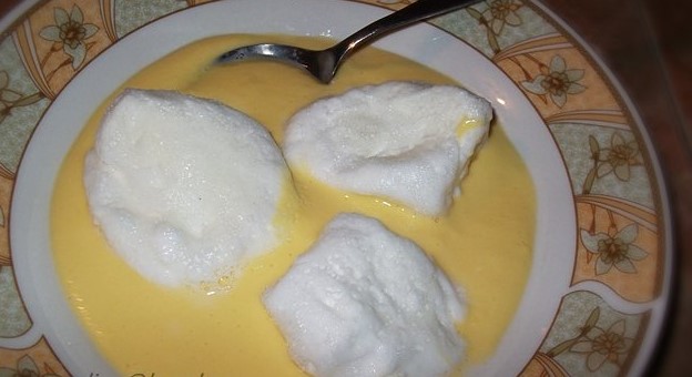 Descoperă secretul din spatele denumirii “lapte de pasăre” și bucură-te de acest desert cu o rețetă simplă, alcătuită din doar 6 ingrediente!