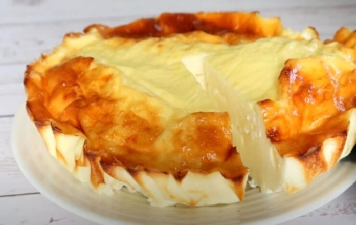 Prăjitură cu Iaurt fără Făină și Zahăr – Rețeta Simplă și Sănătoasă