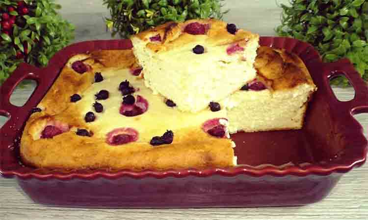 Prăjitură la tavă cu Brânză de Vaci, Griș si Chefir – Ideală pentru intreaga familie