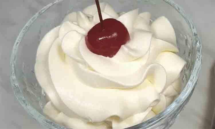 Retetă simplă de cremă de smantană cu doar 2 ingrediente – Ideal pentru prăjituri si torturi delicioase
