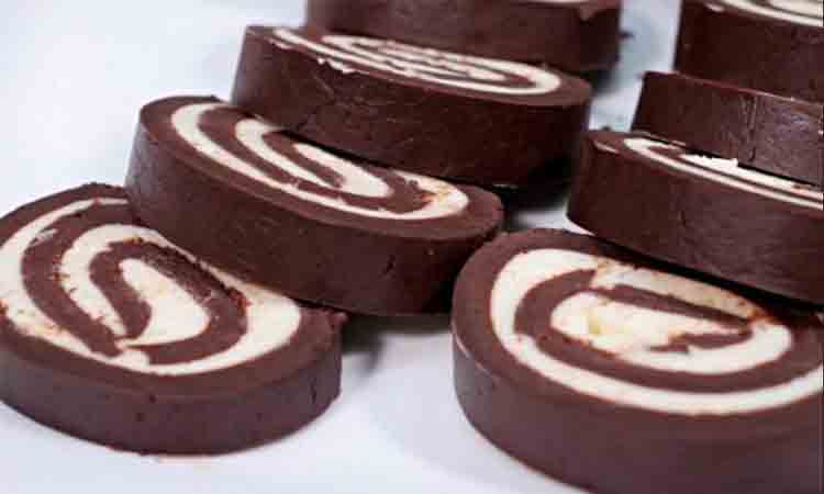 Ruladă cu Ciocolată și Cremă de Brânză Dulce – Desert Fără Coacere, Rapid și Simplu