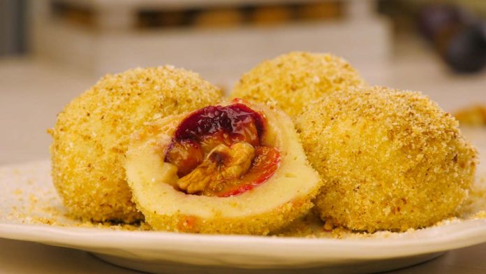 Secretele unor Găluște cu Prune Fragede și Aromate: Cum să Amesteci Pesmetul Perfect