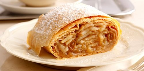 Strudel cu Mere: Rețetă Simplă și Delicioasă