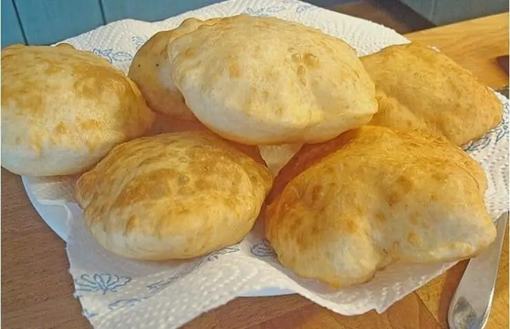 Bhatura – Lipii Indiene Alb-Aurii, Delicioase și Ușor de Preparat