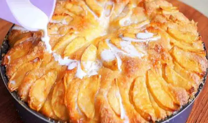Cea Mai Bună Prăjitură cu Mere: Ideală pentru Un Weekend în Familie