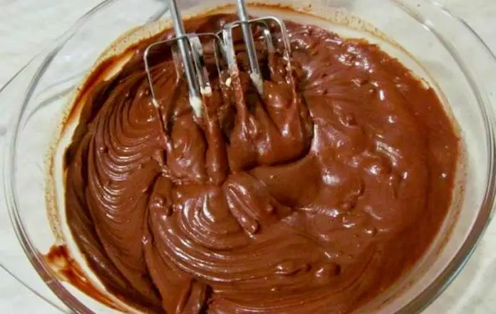 Cea mai bună Cremă de Ciocolată Perfectă pentru Prăjituri de Casă – Ideală pentru Orice Desert