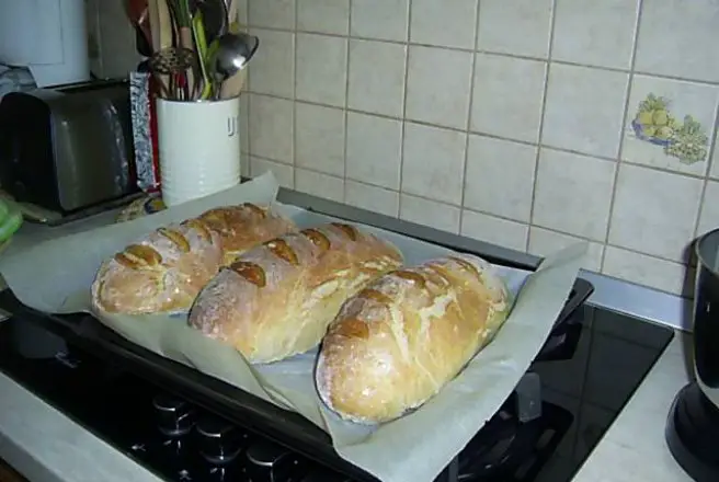 Cea mai bună retetă de Pâine de Casă (Este Gata în doar 30 de Minute)