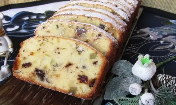 Chec Rapid cu Nuci, Ciocolată, Fructe Confiate și Stafide