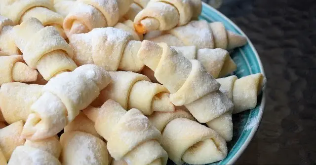 Cornulețe Fragede și Delicioase: Rețeta Perfectă