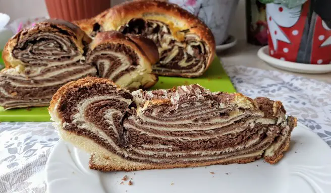 Cozonac marmorat, o delicatesă ce nu lipseste de pe masa de Paste la noi in familie