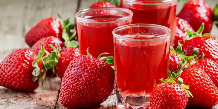 Cum Facem Cel Mai Bun Sirop de Căpșuni, Fără Conservanți sau Coloranți