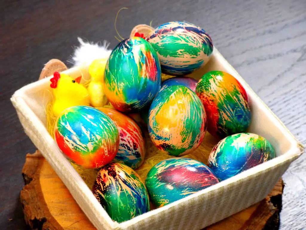 Cum facem oua vopsite curcubeu cu betisoarele pentru urechi