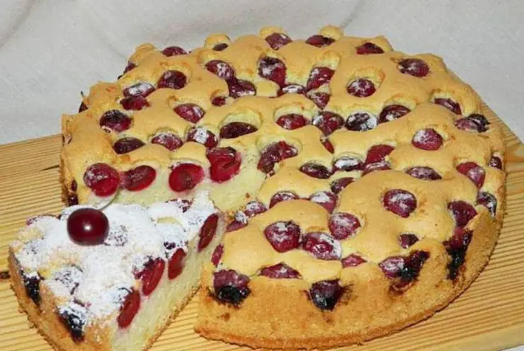 Cum pregătim cel mai bun Pandișpan cu Vișine: Desertul Ideal pentru Vară