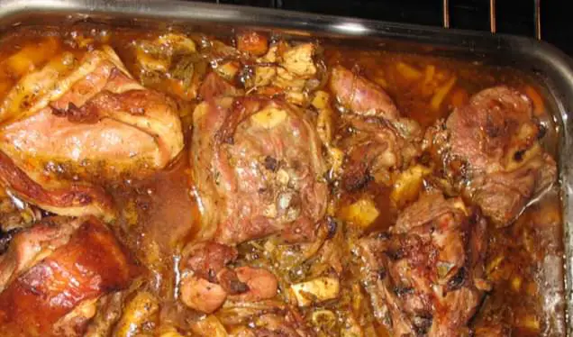 Cum se face marinada pentru friptura de miel ca să fie fragedă și să aiba un gust bun