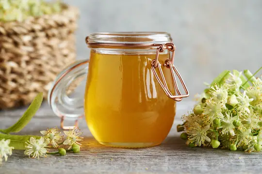 De Sezon: Rețeta de Sirop din Flori de Tei – Sănătate, Gust și Relaxare