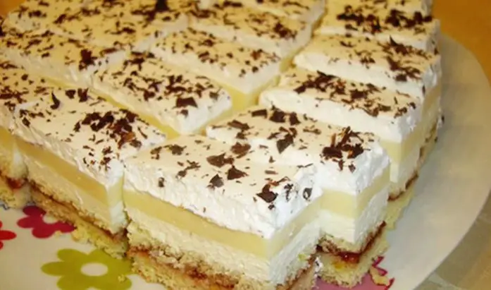 Descoperă Reteta de Prăjitură cu Cremă de Brânză și Lămâie