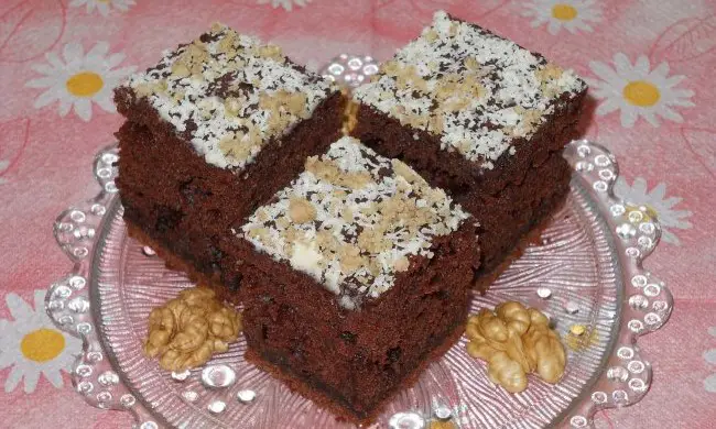 Descoperă bucuria copilăriei cu o reinterpretare delicioasă a prăjiturii de negresă cu gem!