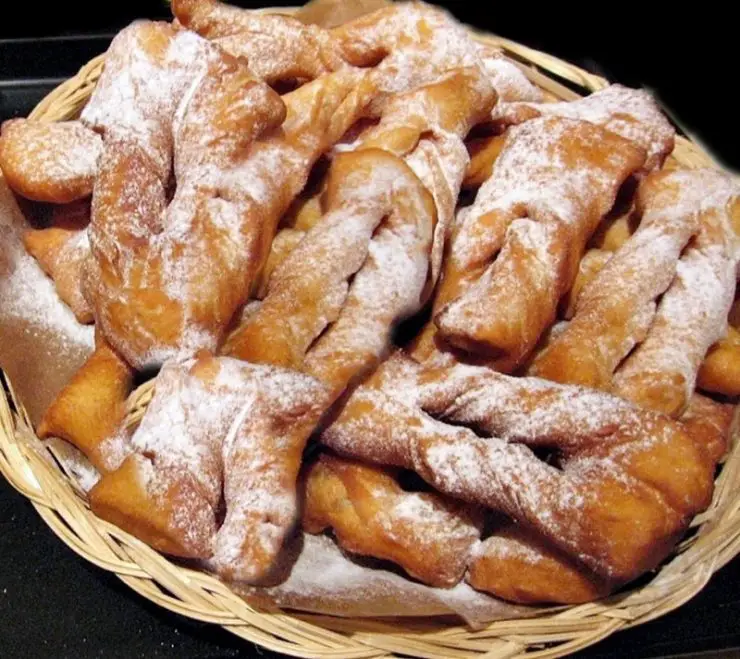 Descoperă cum să pregătești minciunele sau uscățele, gogoși rapide și delicioase din aluat fraged.