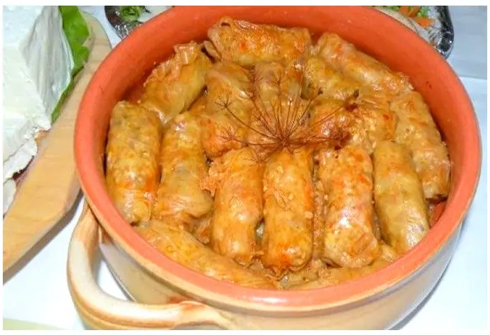 Descoperă cum să prepari cele mai delicioase sarmale pentru masa de Paște, cu un ingredient secret care le va da un gust nemaipomenit!