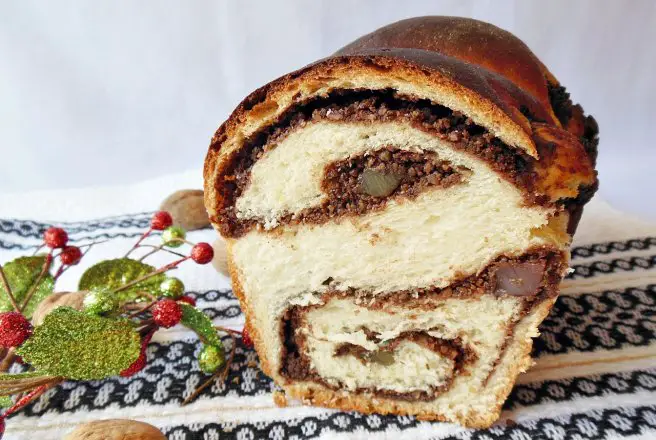 Descoperă o Rețetă Inedită Pentru Paste: Cozonacul cu suc Fanta (de Post) – mult mai bun ca cel făcut cu ouă