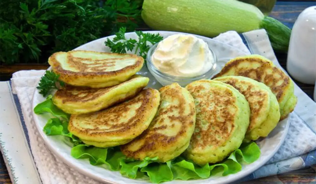 Descoperă o modalitate nouă și delicioasă de a savura dovleceii – clătite pufoase și moi!