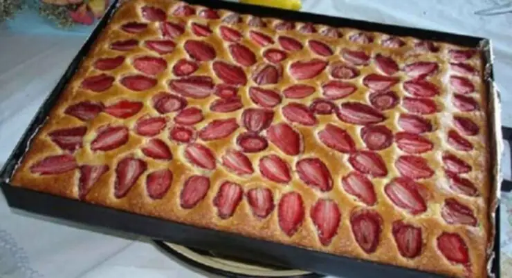 Descoperă o rețetă ușoară de tartă cu căpșuni, perfectă pentru zilele de vara