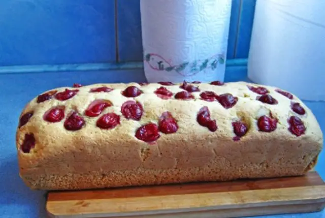 Descoperă rețeta de pandișpan pufos cu cirese – Simplu și delicios