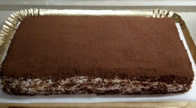 Descoperă rețeta pentru prăjitura cu cremă de brânză si frișcă!