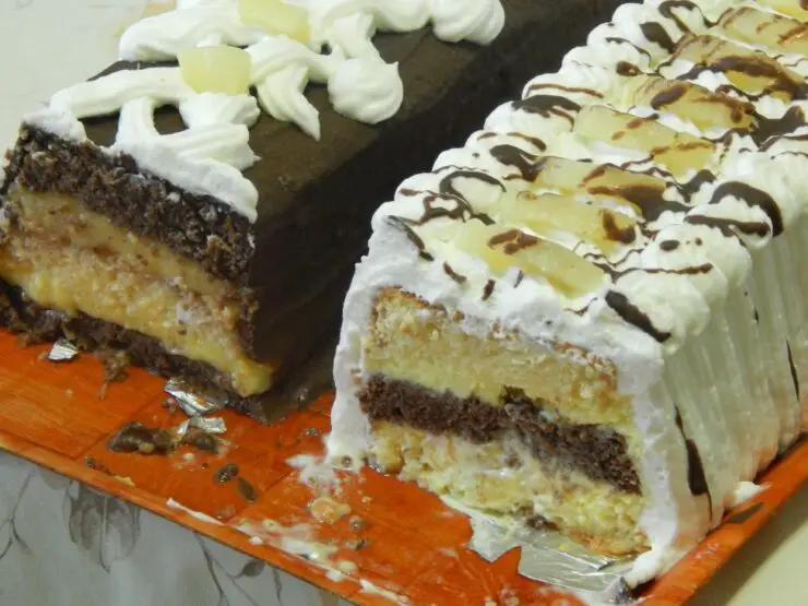 Descoperă rețeta perfectă pentru un tort diplomat inconfundabil și delicios, ideal pentru a încânta toți cei dragi!