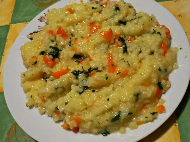 Descoperă secretul unui pilaf cremos și delicios cu legume, perfect pentru zilele de post!