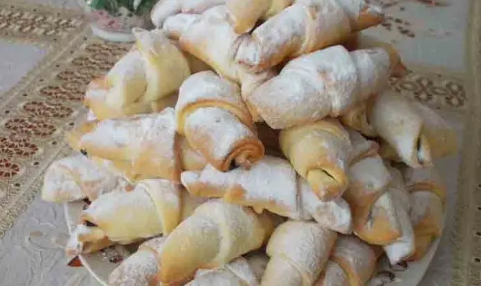 Experimentează Reteta de Cornulețe cu Gem – Fragede și Delicioase