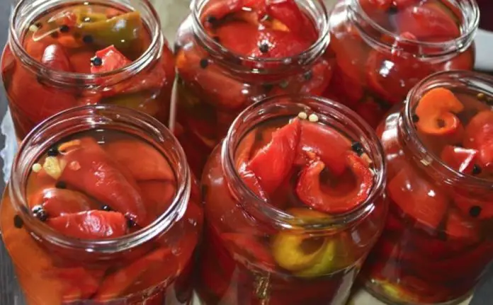 Gogoșari în Oțet – 3 Rețete Ușoare și Delicioase ca la Mama Acasă