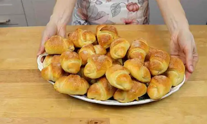 Mini Croissante cu Fructe la Cuptor- Gata în 50 de Minute